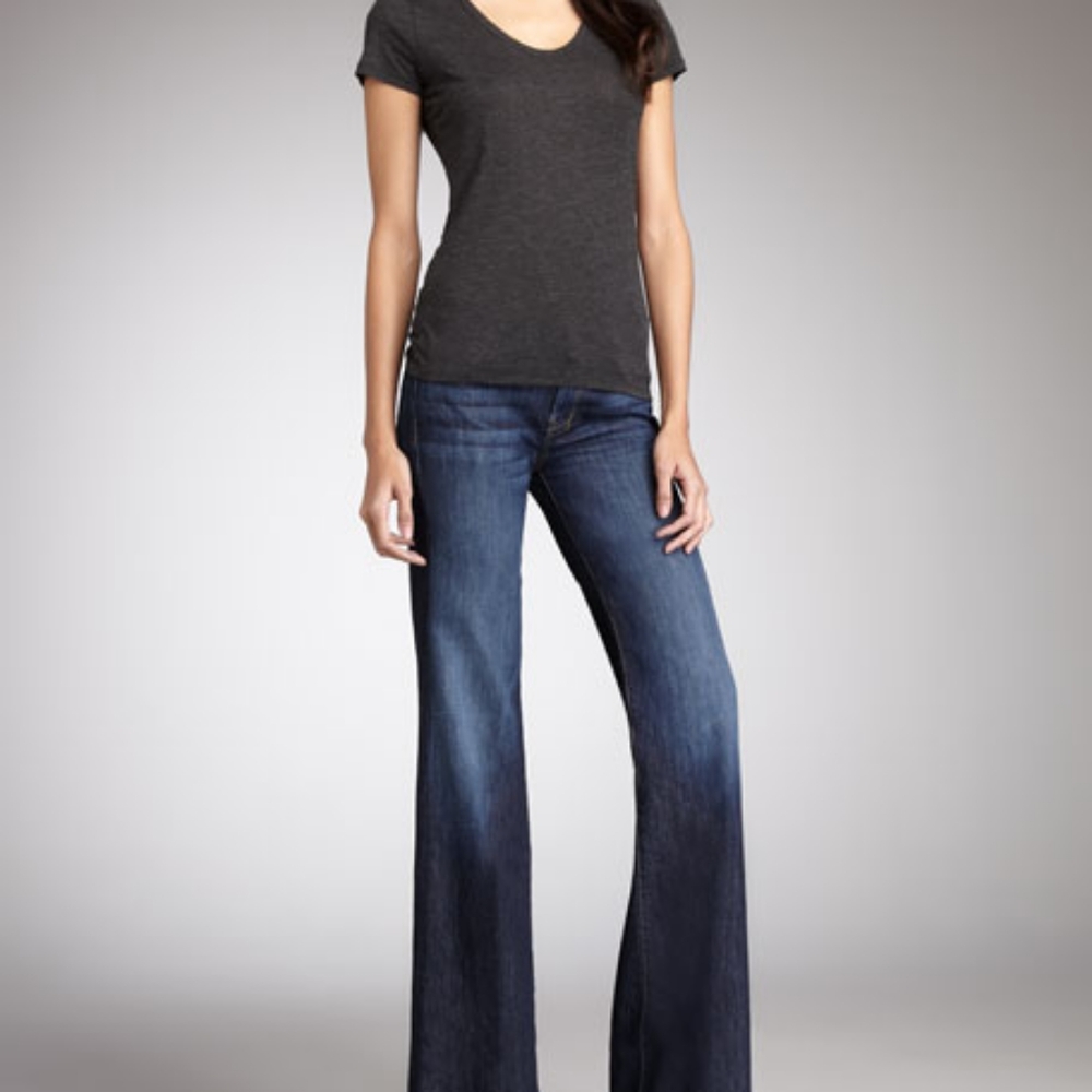 Extremely Rare 7 for All Mankind Dark Wash Dojo Flare Jean 26 x 29inseam